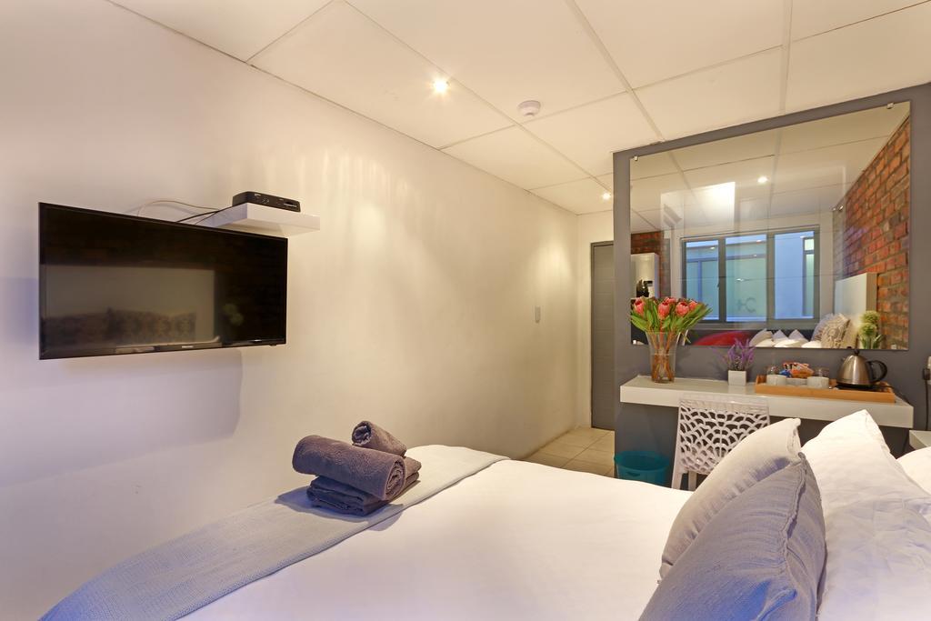 Happy Rhino Hotel Cape Town Exterior photo